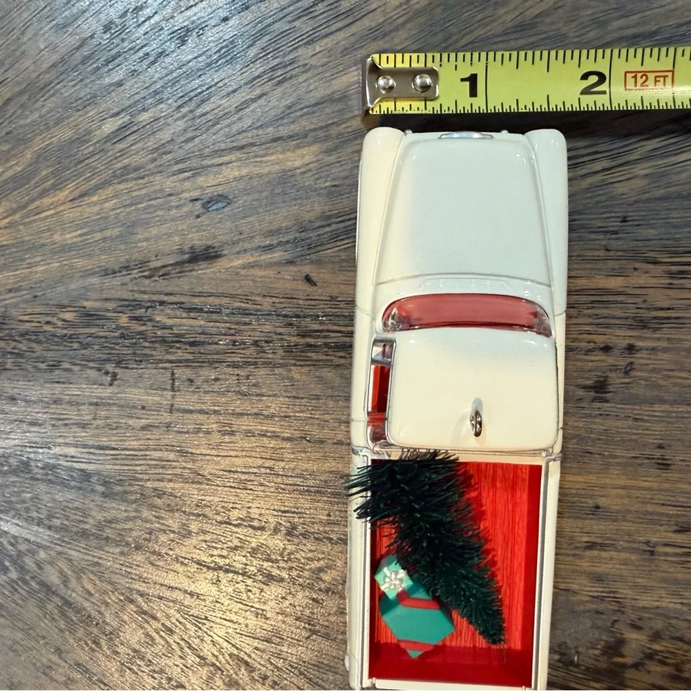 Hallmark 1955 Chevrolet Cameo Truck Ornament – All-American Trucks Series (1996)
